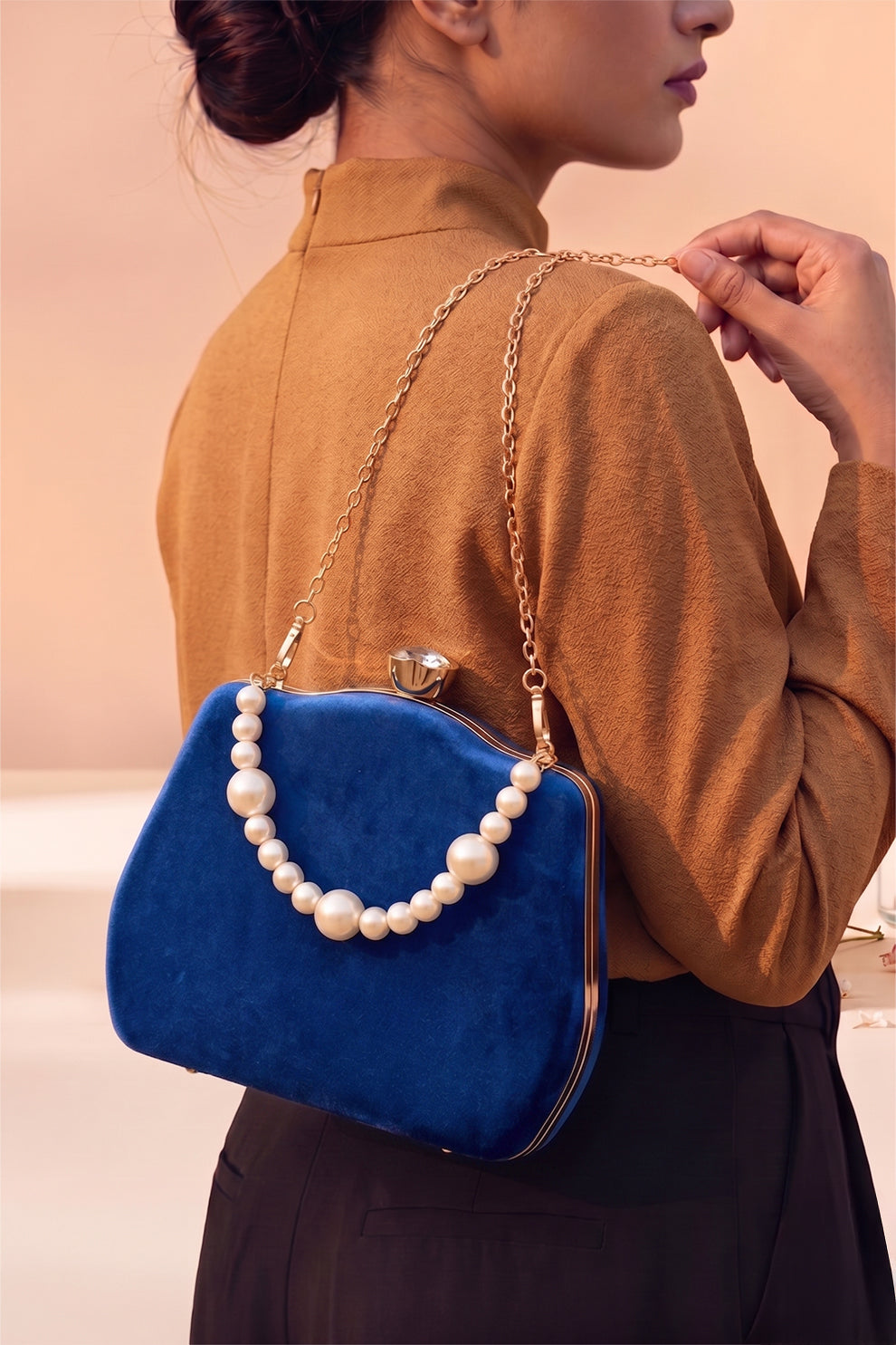 Shoporiya Clutch Velvet Kairo Pearl -  Royal Blue